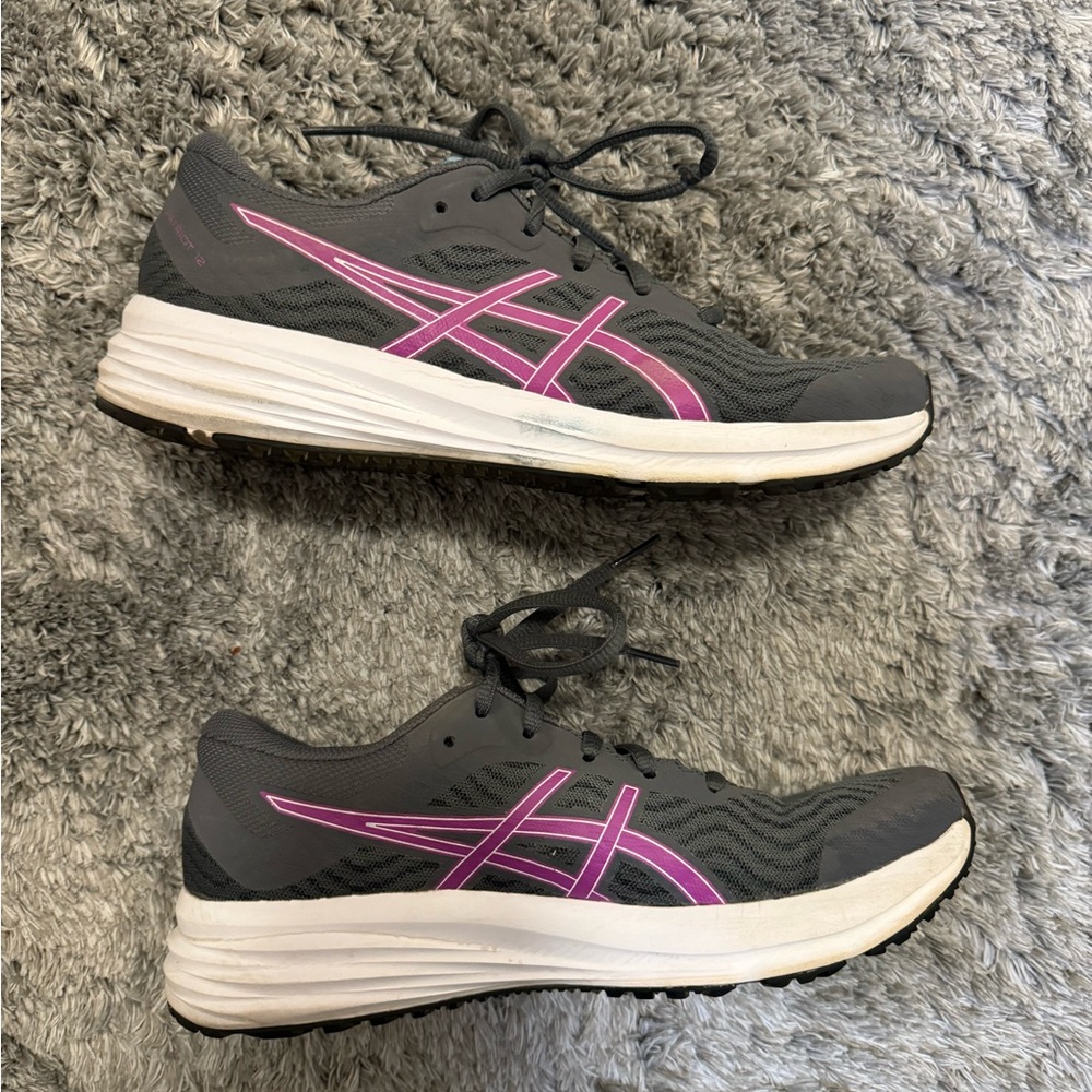 Women’s ASICS running shoes💗